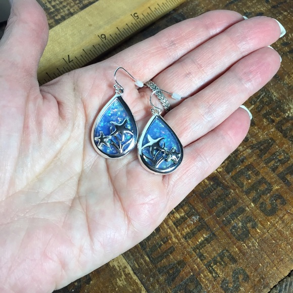 Rain jewelry blue & silver starfish earrings - Picture 4 of 4